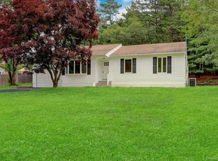 181 Wading River Hollow Rd, Ridge, NY 11961