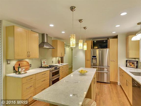 Kitchen with quartz counters