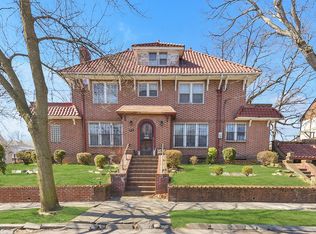 84-72 151st St, Briarwood, NY 11432