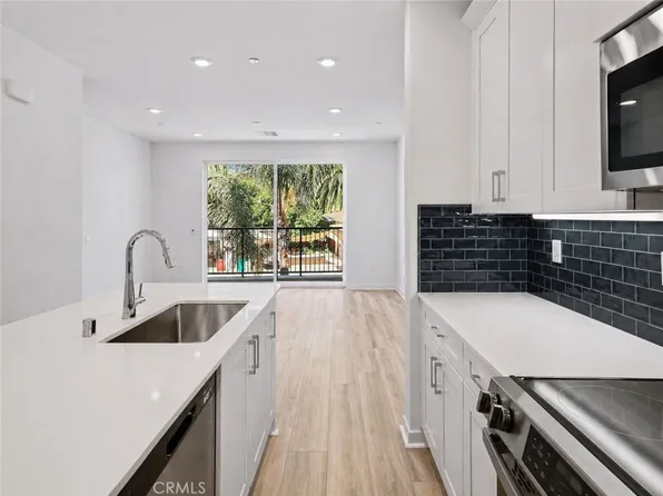 9425 1/2 N Sepulveda Blvd Unit 4, North Hills, CA 91343