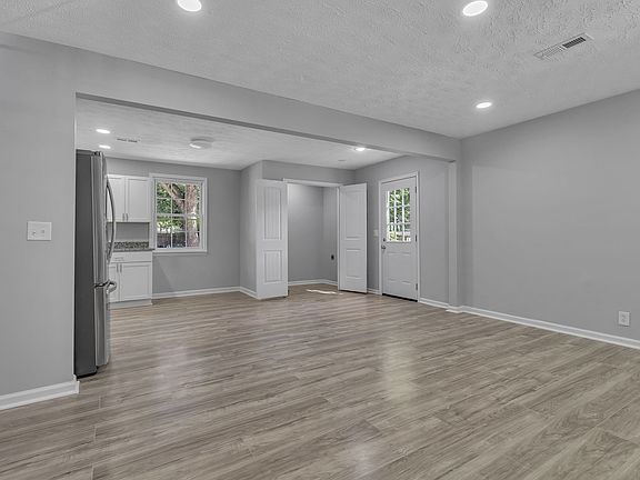 4th image of 1411 Eagle St