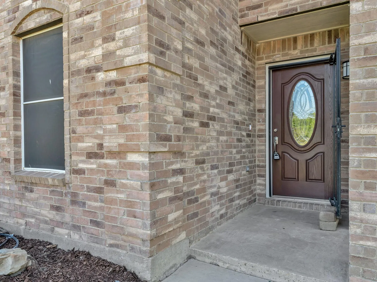 4 bed, 2.5 bath, 2703 sqft, $2,495 — Photo 3