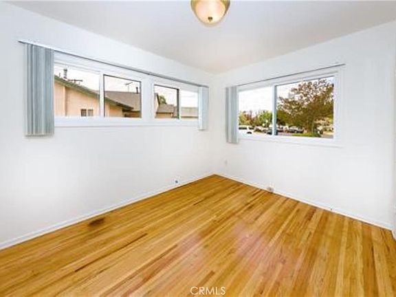 4th image of 15853 Romar St #15853