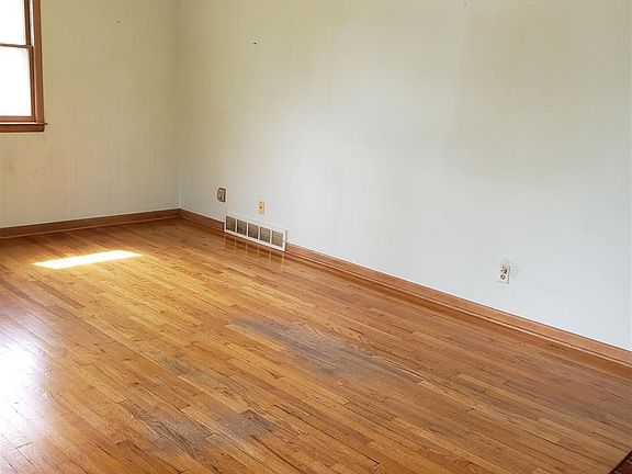 4th image of 3006 Albert St