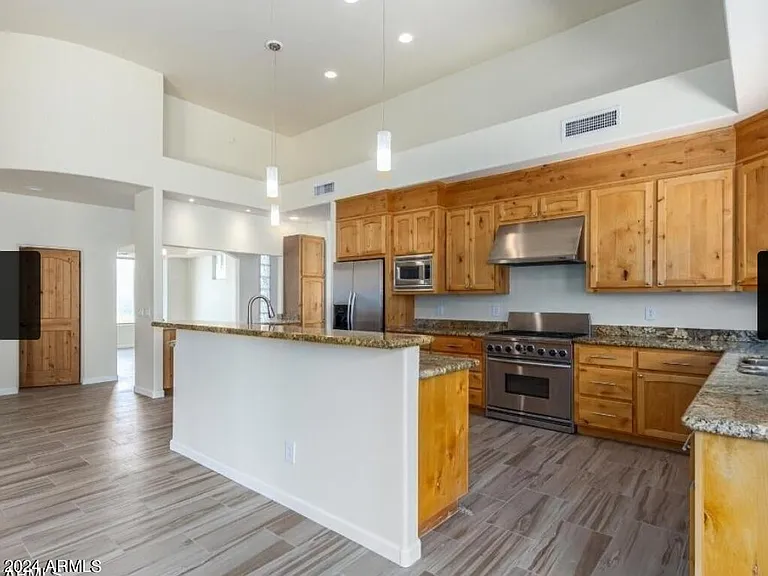 2715 W Cheyenne Dr — Photo 8