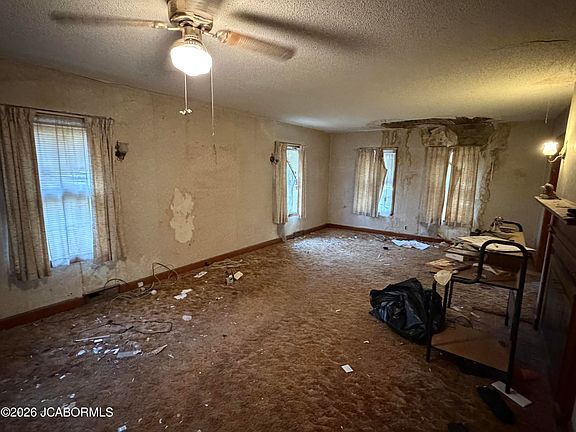 4th image of 734 Vine St