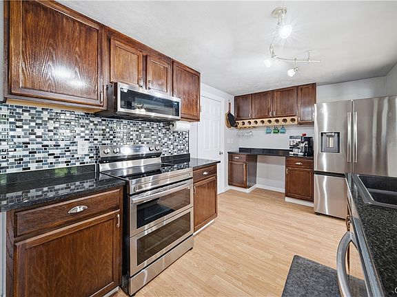 4th image of 107 Edden Ln