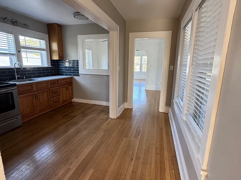 1033 Bay St NE #1 — Photo 11