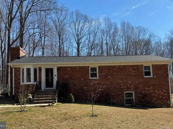 8 Winslow Rd, Fredericksburg, VA 22406