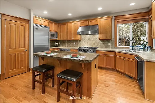 2377 23rd Ln NE Photo 1