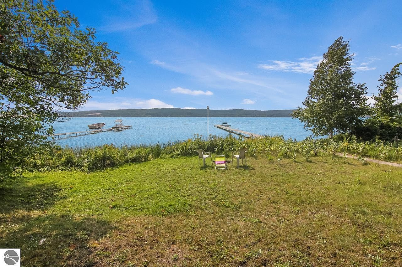 7925 Woodland Dr, Honor, MI 49640 Zillow