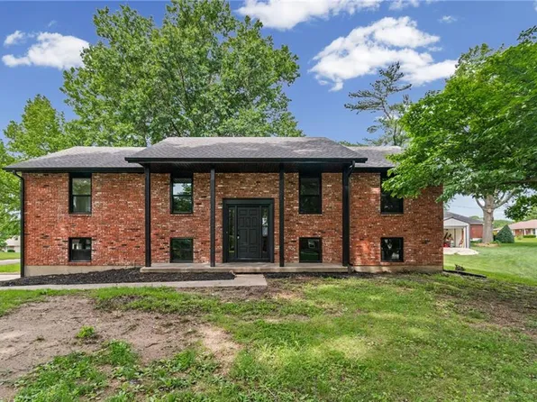900 Goodrich Dr, Richmond, MO 64085