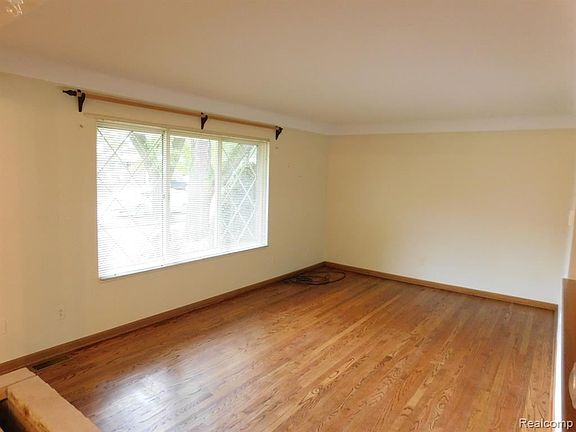 5th image of 8665 Dale Ave