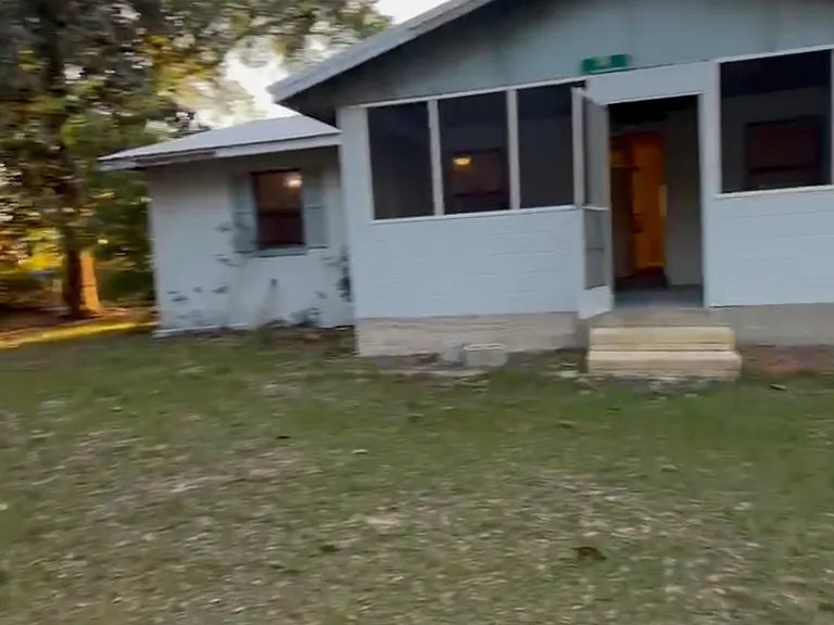 210 SW Elizabeth Ct — Photo 10