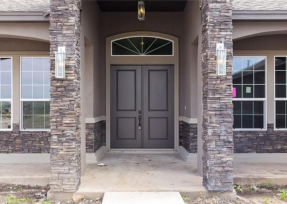 1st image of 2450 Shaftsbury Dr
