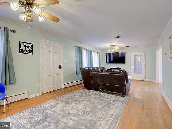 4th image of 24820 Sotterley Rd