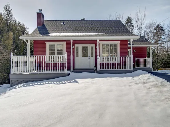 28 Feller Ct, Halifax, NS B4E 3M4