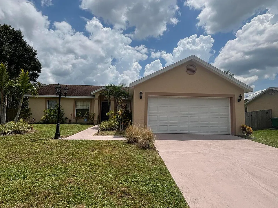 2274 SE Longhorn Ave
