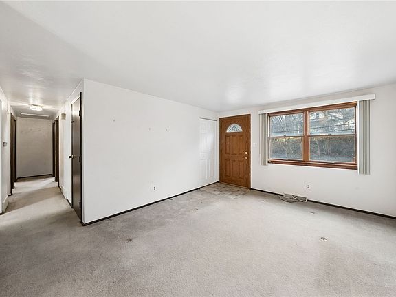 4th image of 3025 Universal Rd