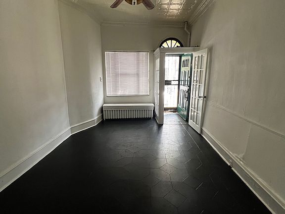 3rd image of 916 S 8th St Floor 1