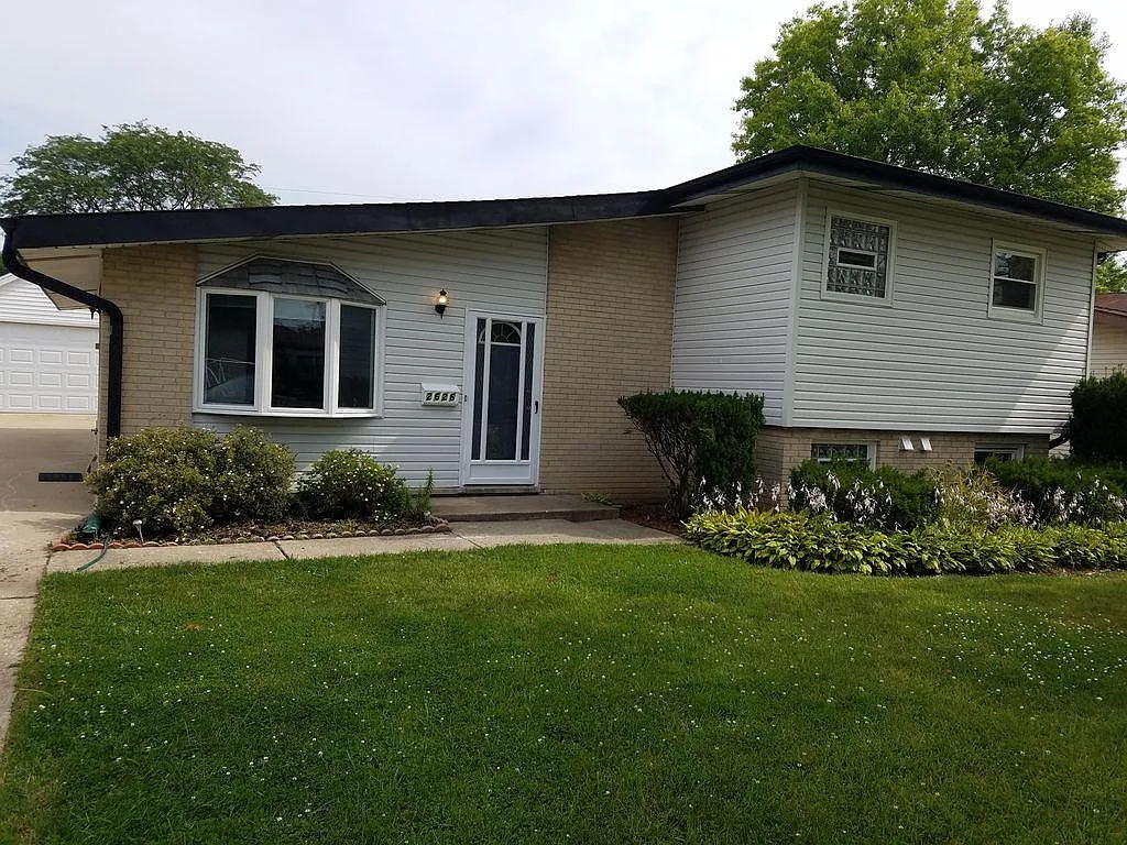 2626 Pauline Ave photo 1