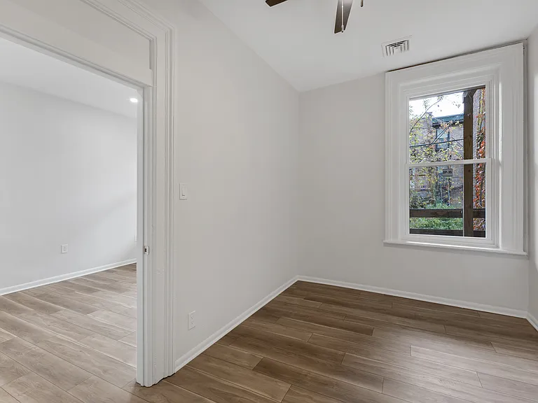 98 Chestnut St #2R — Photo 6