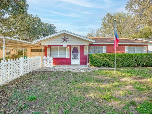 1665 W Groesbeck St, Stephenville, TX 76401