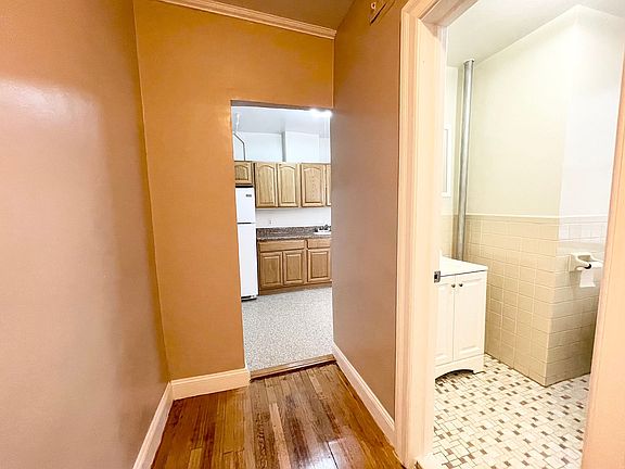 5th image of 3820 Waldo Ave #1L
