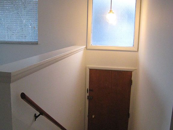 Stairway to Living Room_5127