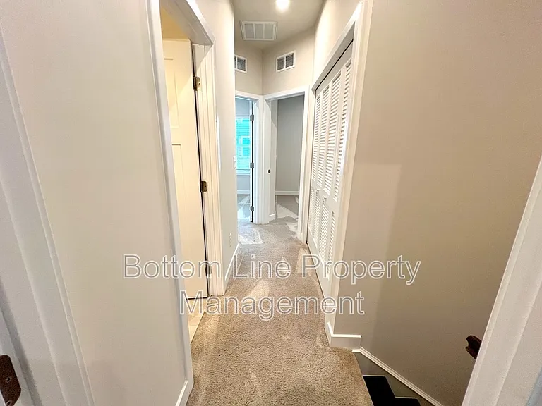 9416 Mallard Mills Dr — Photo 15