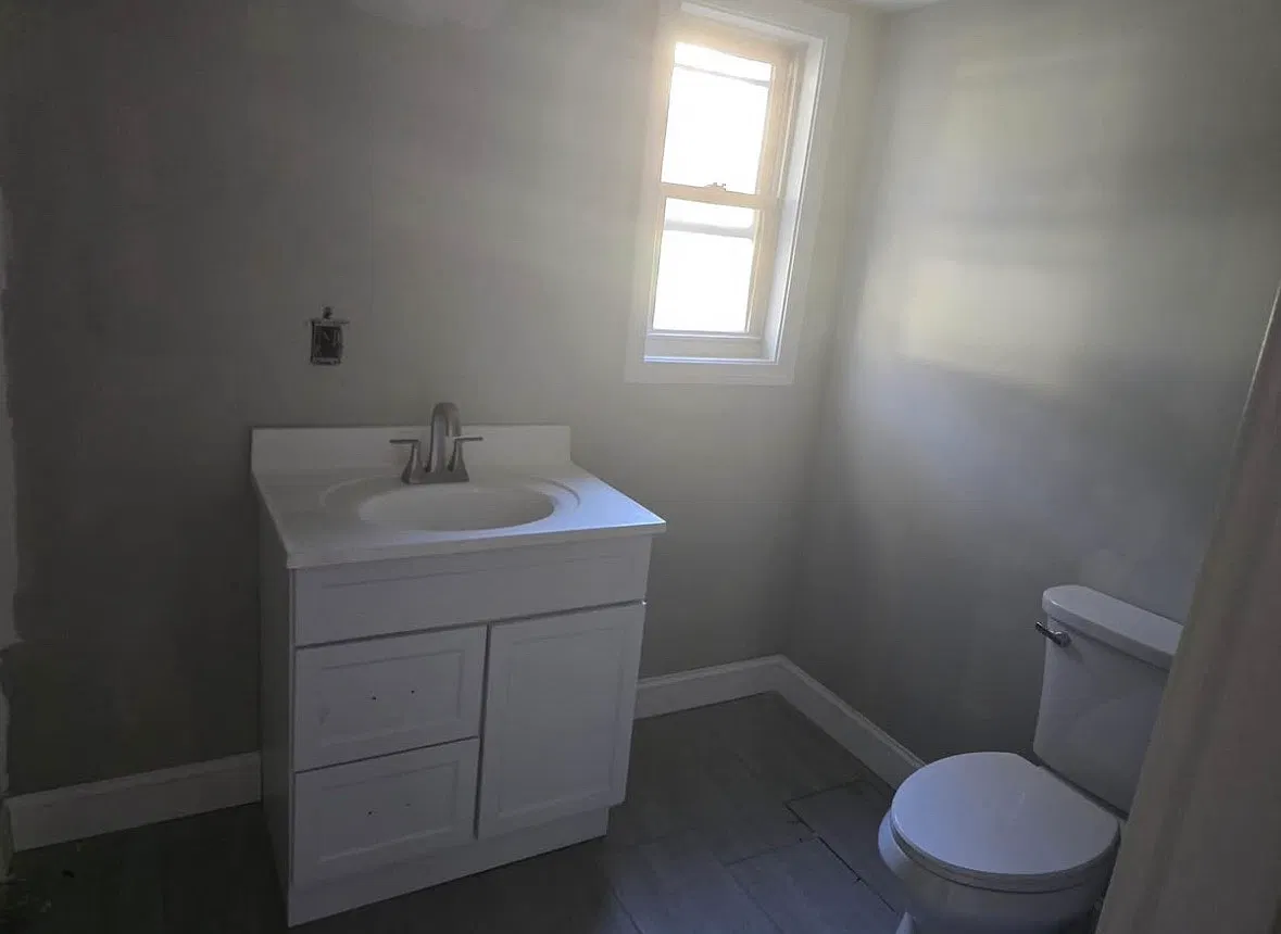 3 bed, $2,330 — Photo 3