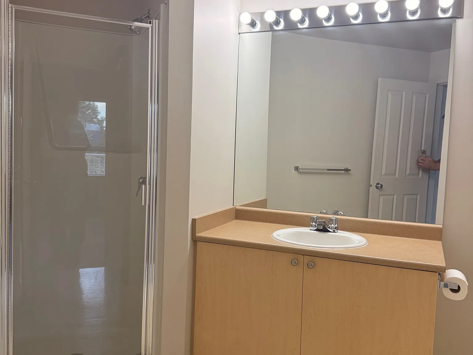 2 bed, 930 sqft, $1,990 — Photo 2