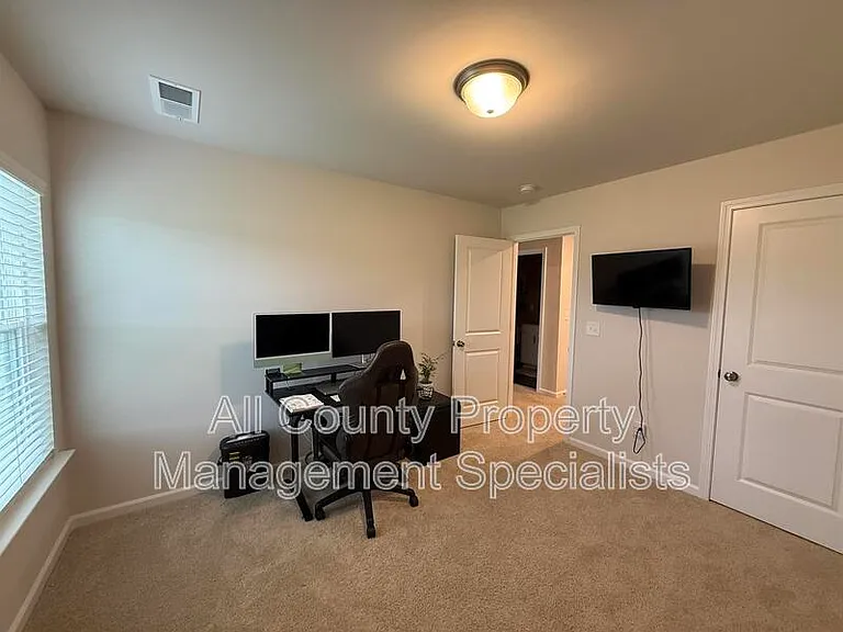 1074 Cornelia St — Photo 8