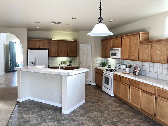4th image of 222 Jansen Ct
