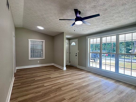 4th image of 855 Emerald St