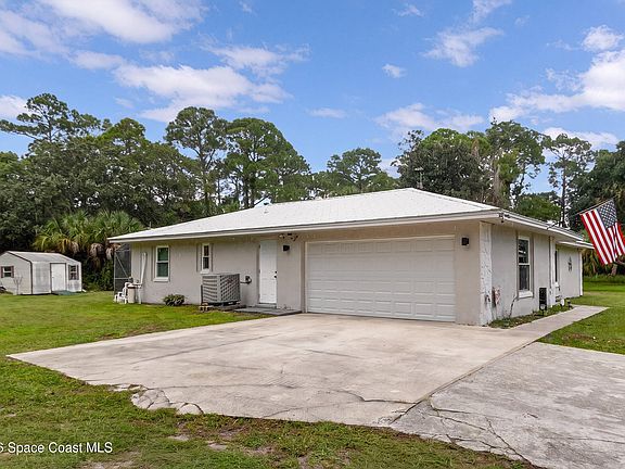 2nd image of 1911 Hurst Ct