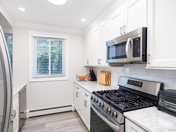3rd image of 200 Merrick Road #F