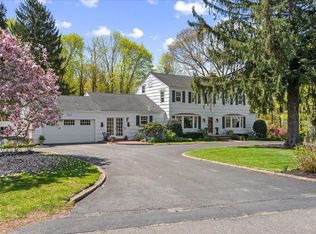 42 Connelly Rd, Huntington, NY 11743