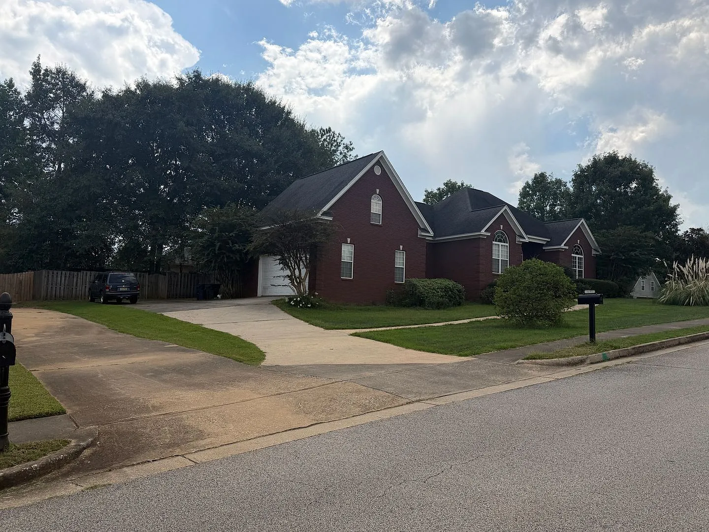 Beautiful 4 bed, 2 bath home in Camden Ridge! — Photo 2
