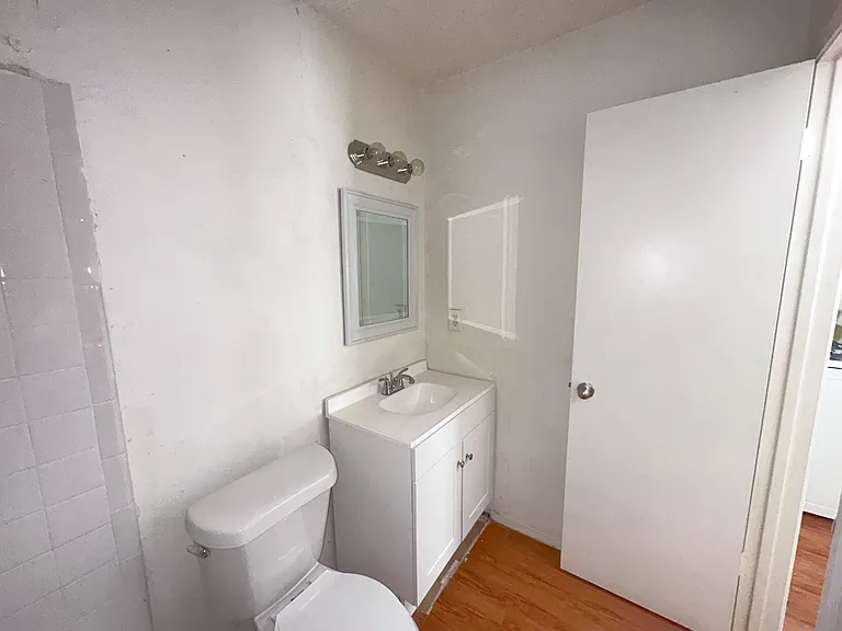 1011 W 23rd St #204 — Photo 13