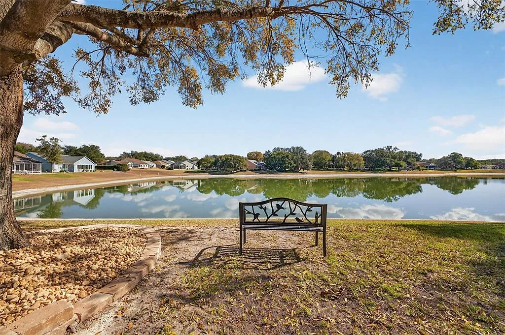 3 bed, 2.0 bath, 1730 sqft, $3,000 — Photo 2