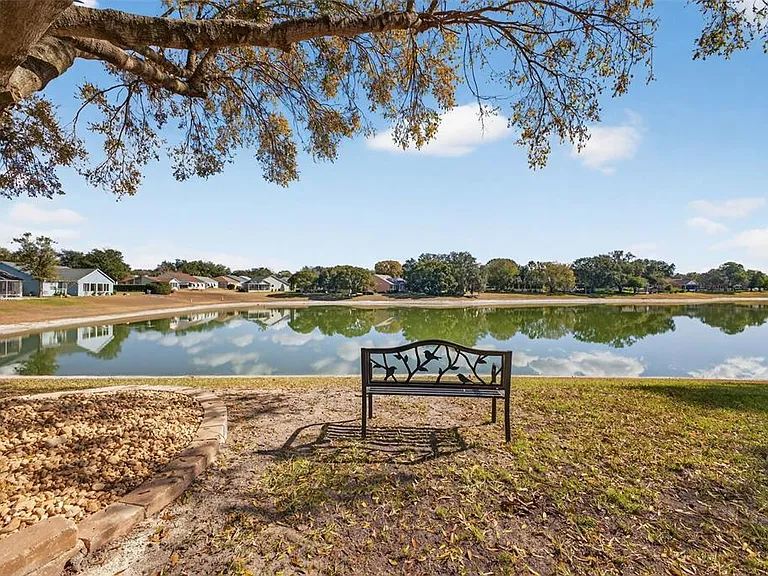 411 Del Mar Dr — Photo 2