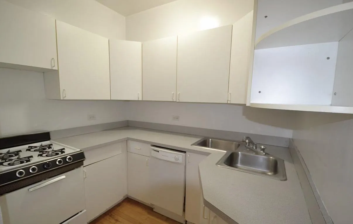 4406 North Rockwell Street #3 — Photo 2