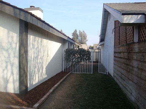 3rd image of 2221 N Tracy St