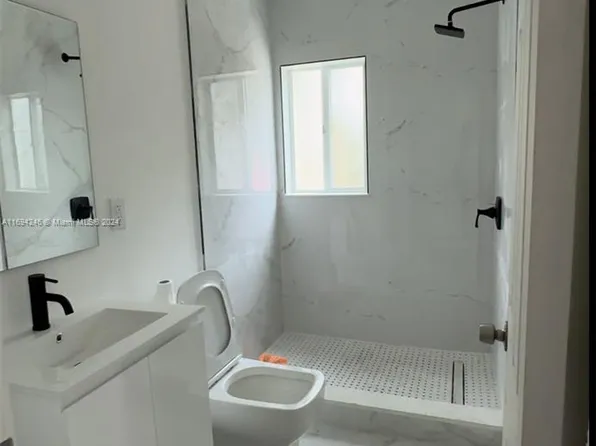 540 SE 3rd St, Hialeah, FL 33010