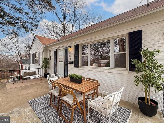 3rd image of 905 N McKinley Rd