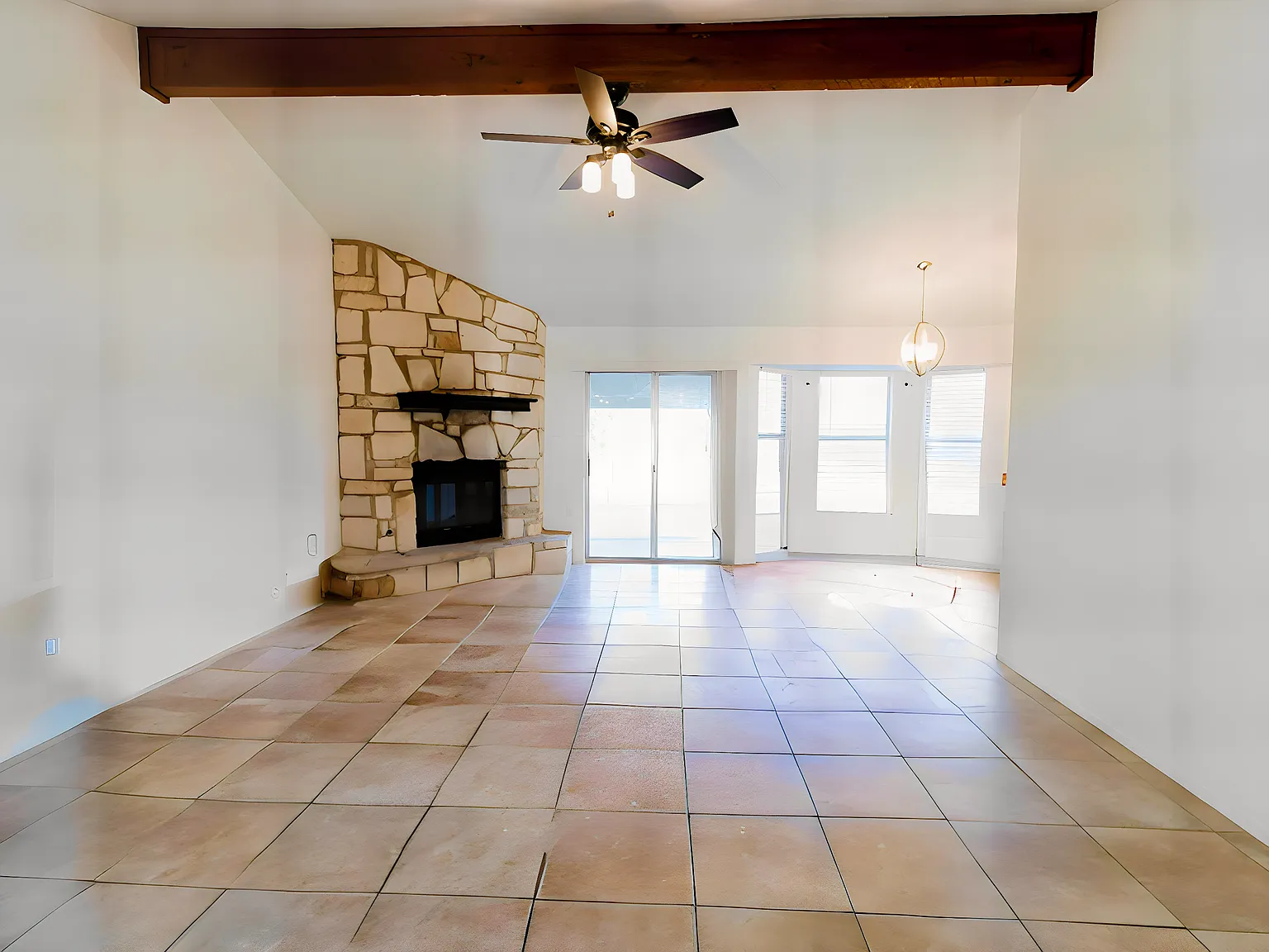 3 bed, 1099 sqft, $1,600 — Photo 3