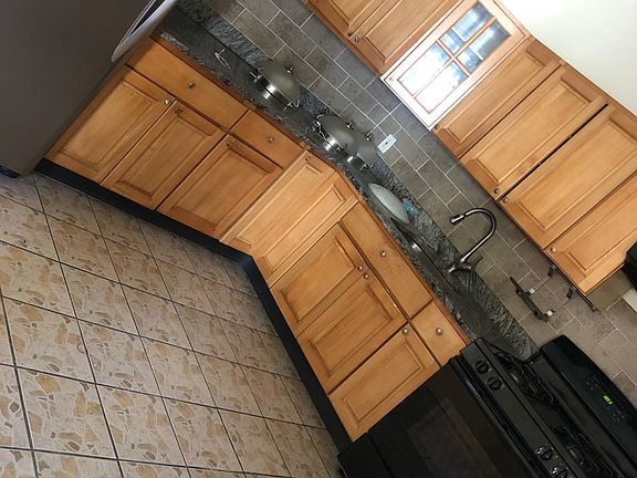 4th image of 240 Edwards Pl #2
