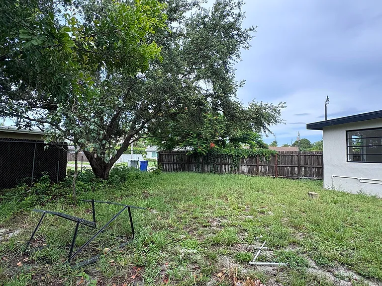 4310 NE 13th Ave — Photo 18