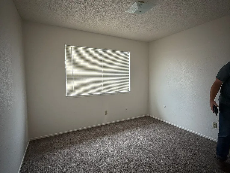 518 E Granger Ave — Photo 8